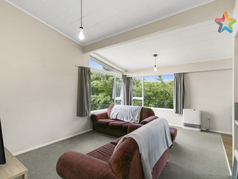 143 Major Drive, Kelson, Lower Hutt - Carousel 2