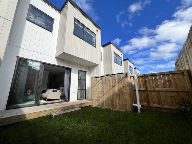 4/25 Abbotleigh Avenue, Te Atatu Peninsula, Auckland - Carousel 1