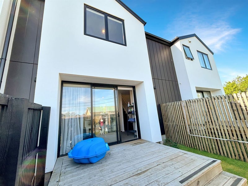 2/130 Olliviers Road, Phillipstown, Christchurch - Carousel 1