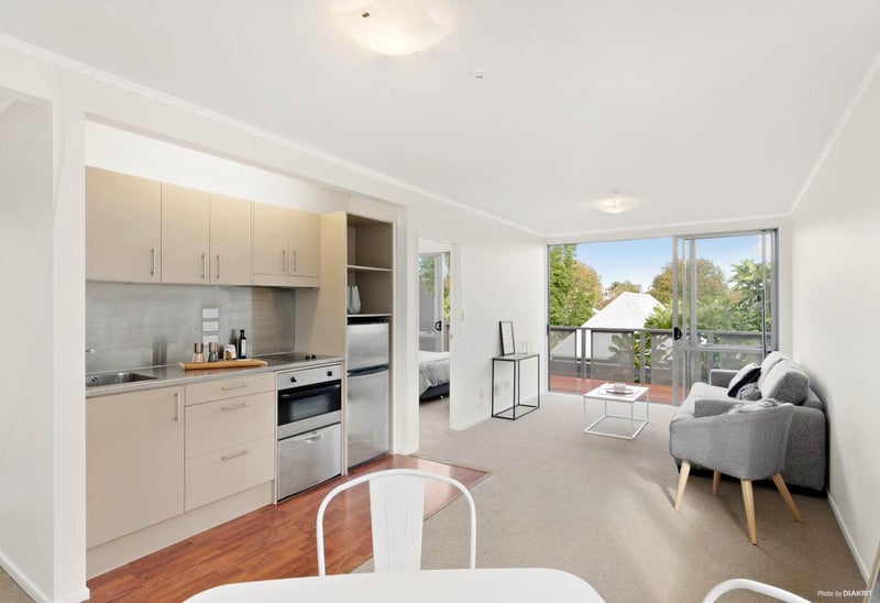 8/11 Sentinel Road, Herne Bay, Auckland - Carousel 1