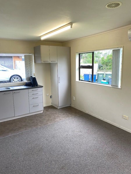 4 Heversham Place, Glendene, Auckland - Carousel 2