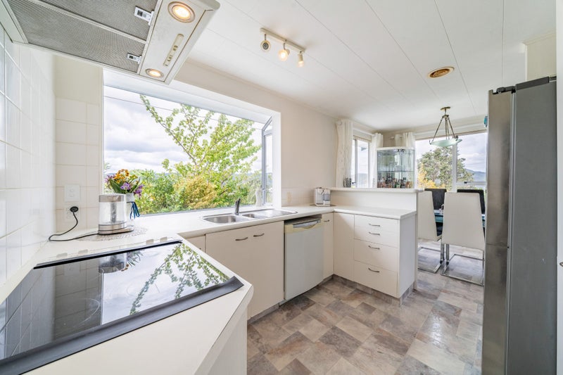 20 Redvers Drive, Belmont, Lower Hutt - Carousel 2