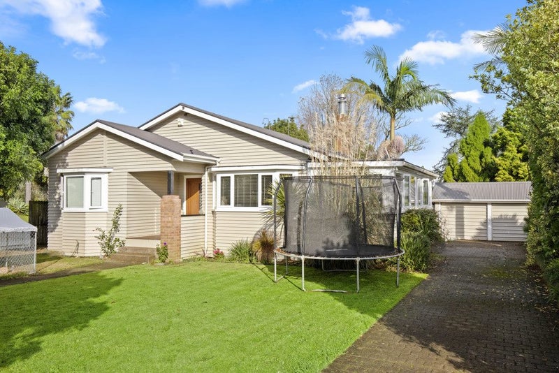 18 Racecourse Road, Waiuku, Waiuku - Carousel 1