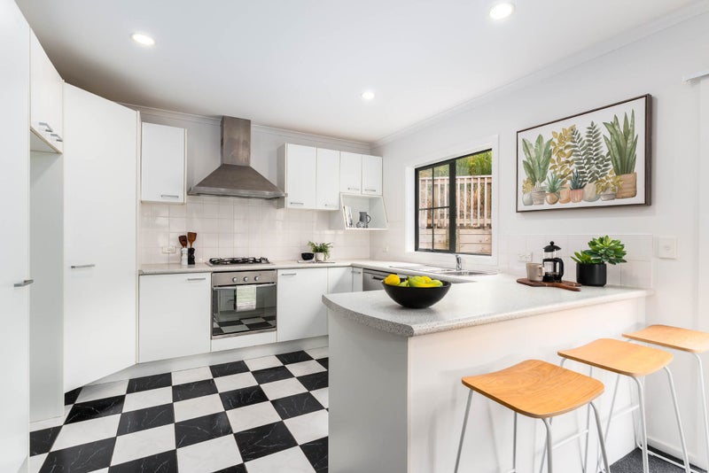 70 Erlestoke Crescent, Churton Park, Wellington - Carousel 2