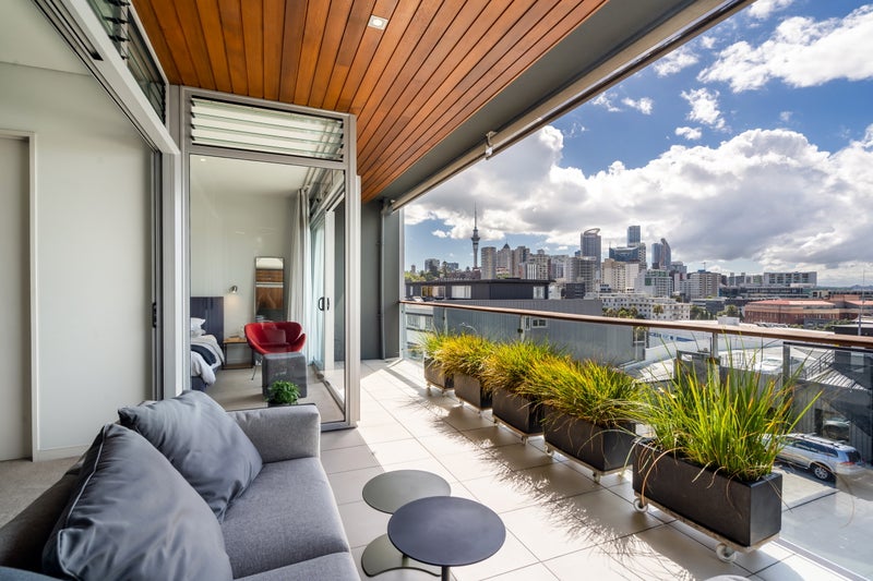 2E/11 Augustus Terrace, Parnell, Auckland - Carousel 2