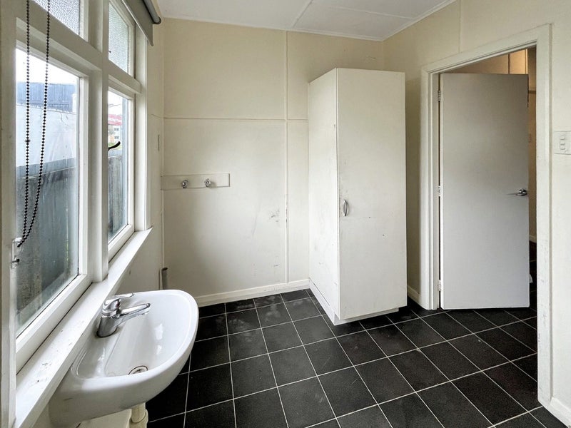 121A Botanical Road, Takaro, Palmerston North - Carousel 8