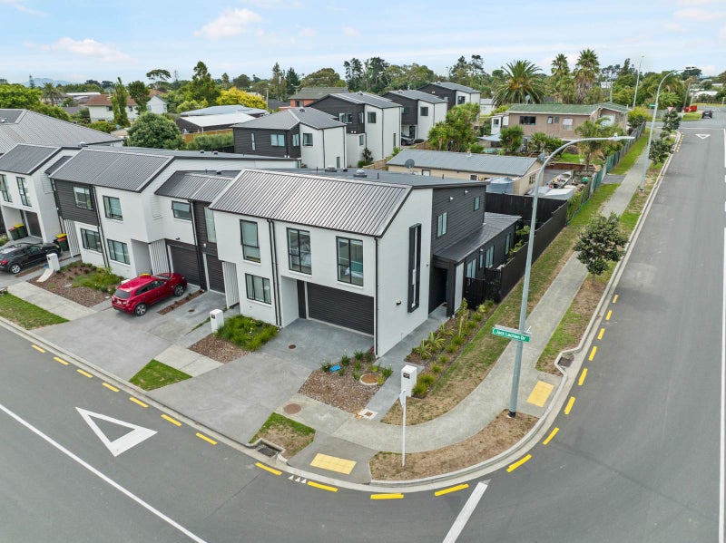 302 Jack Lachlan Drive, Beachlands, Auckland - Carousel 1