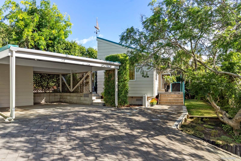 2/705 Beach Road, Browns Bay, Auckland - Carousel 1