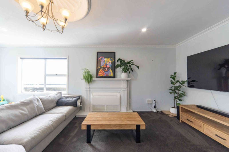 12 Resthill Crescent, Glenview, Hamilton - Carousel 1