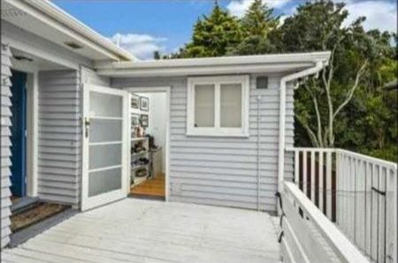 3B Dallinghoe Crescent, Milford, Auckland - Carousel 2