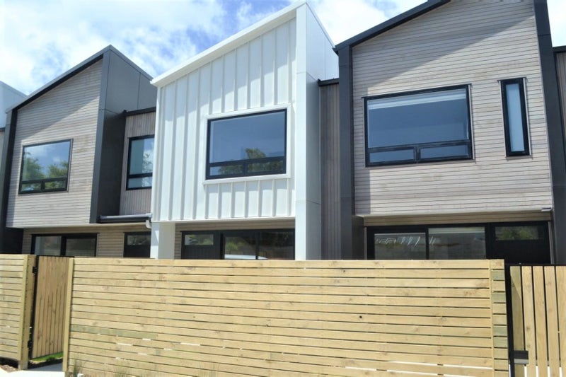 4/13 Fancourt Street, Karori, Wellington - Carousel 1