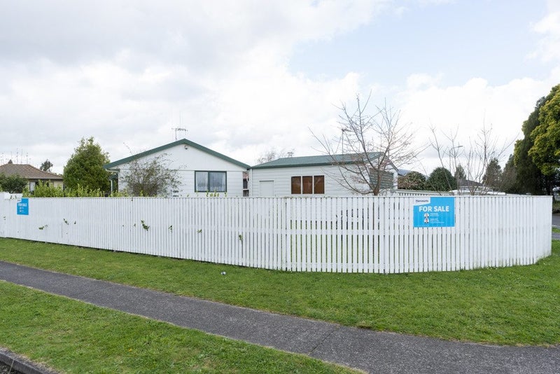 1 Penney Green, Nawton, Hamilton - Carousel 2