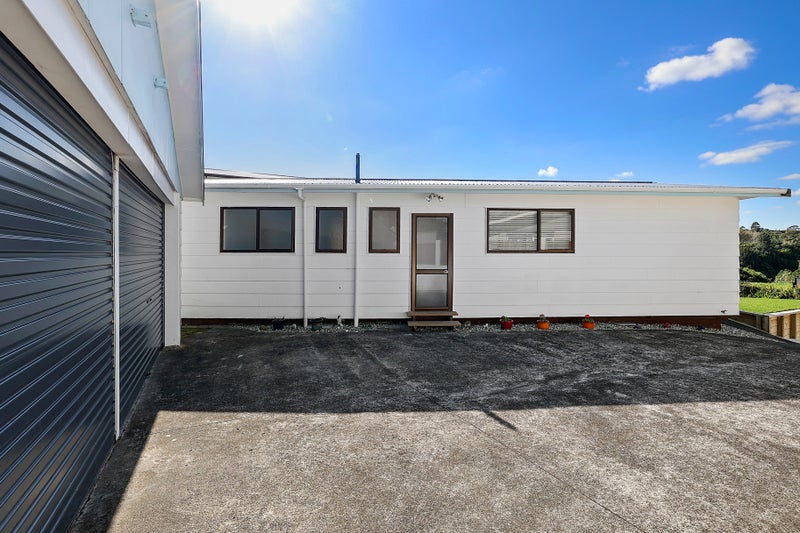 57 Riversdale Drive, Merrilands, New Plymouth - Carousel 13