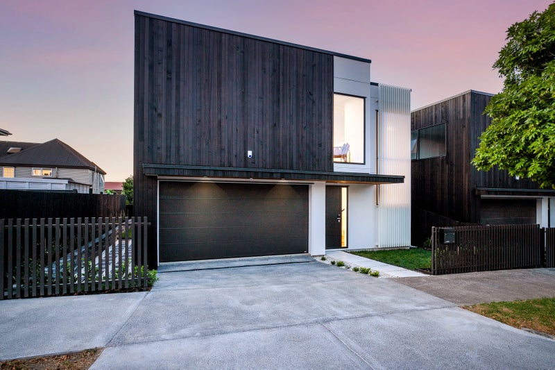 8A Tui Street, Point Chevalier, Auckland - Carousel 2