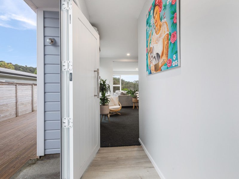 5 Cabin Lane, Whitby, Porirua - Carousel 2