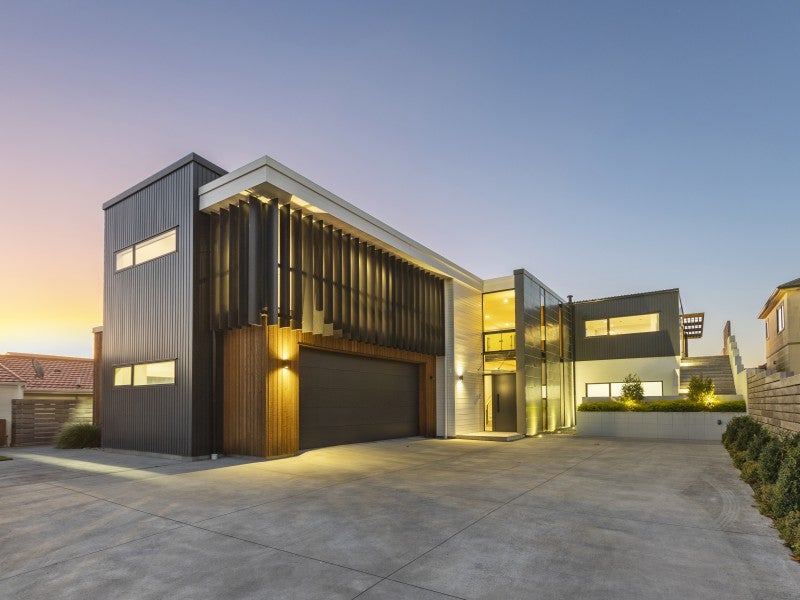 2 Roy Terrace, Moturoa, New Plymouth - Carousel 1