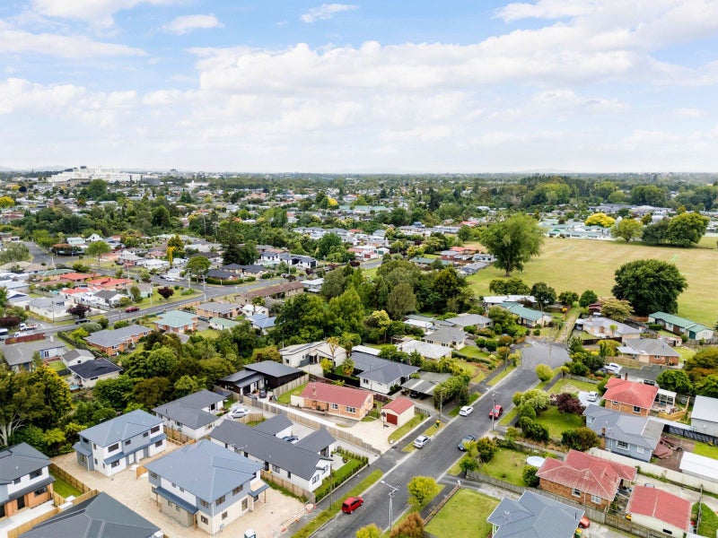 1/19 Greta Street, Glenview, Hamilton - Carousel 2