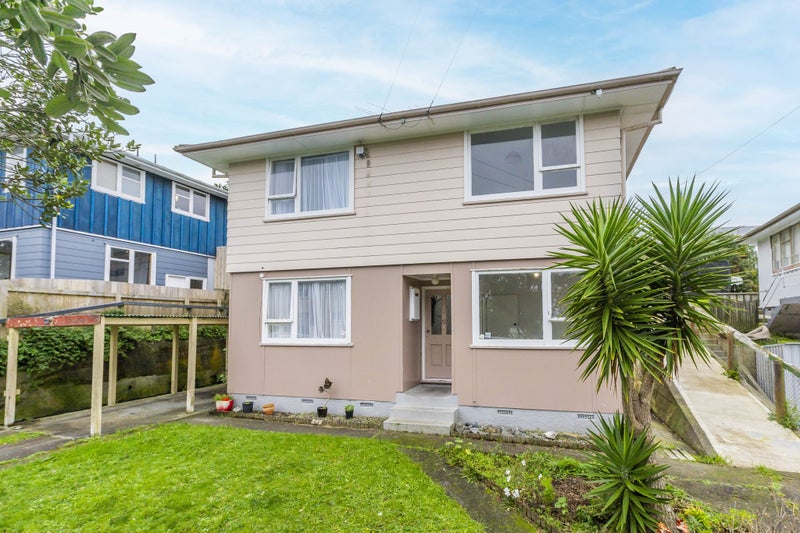 20 Owhiti Street, Titahi Bay, Porirua - Carousel 1