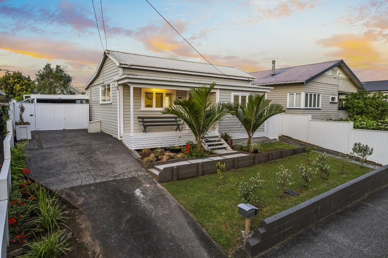18 Halesowen Avenue, Sandringham, Auckland - Carousel 2