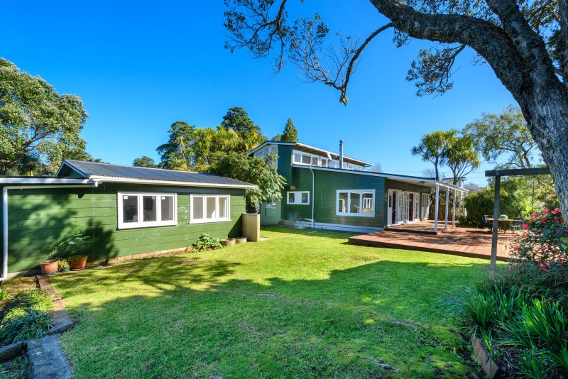 4 Tasman Avenue, Henderson Valley, Auckland - Carousel 1