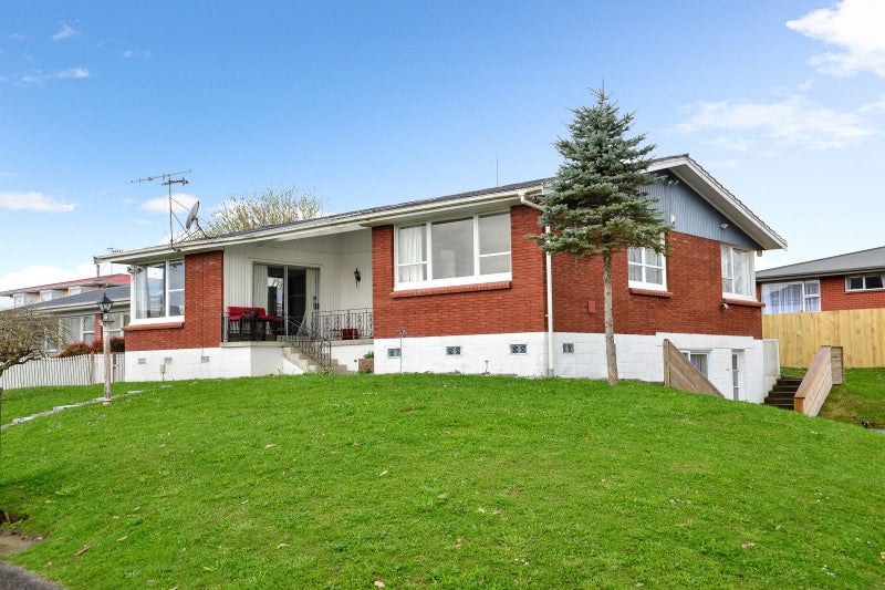 2 Lamont Street, Chartwell, Hamilton - Carousel 1