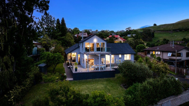 51 Churchill Drive, Taradale, Napier - Carousel 1