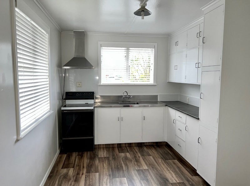 1/8 Moeraki Road, Maoribank, Upper Hutt - Carousel 2