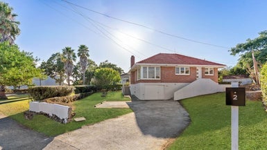 2 Fowlds Avenue, Sandringham, Auckland - Carousel 1