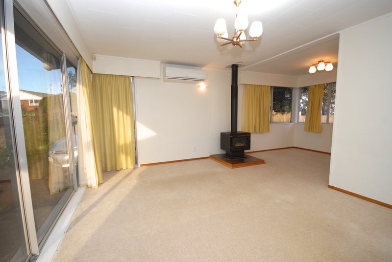 29 Knightsbridge Drive, Forrest Hill, Auckland - Carousel 2