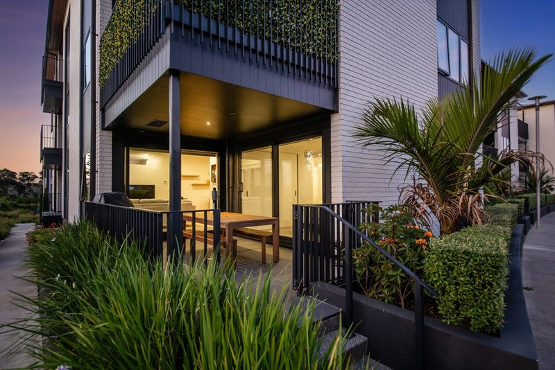 1/194 Buckley Avenue, Hobsonville, Auckland - Carousel 1