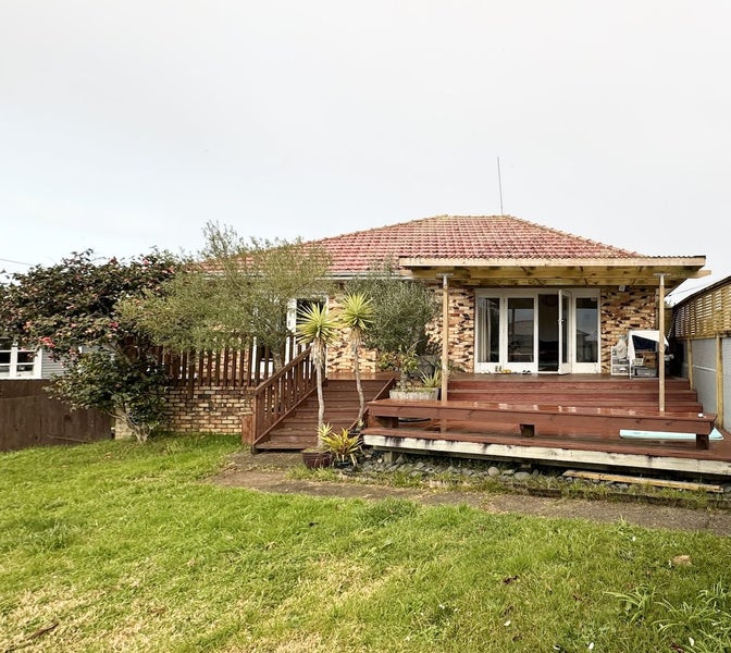 54 Seymour Road, Sunnyvale, Auckland - Carousel 1