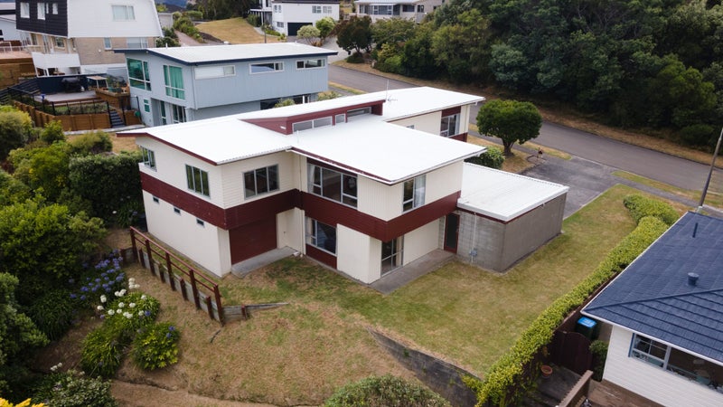 4 Compass Way, Whitby, Porirua - Carousel 2