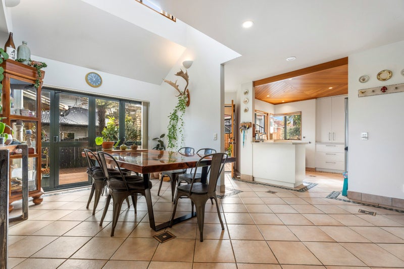 242A Te Atatu Road, Te Atatu South, Auckland - Carousel 1