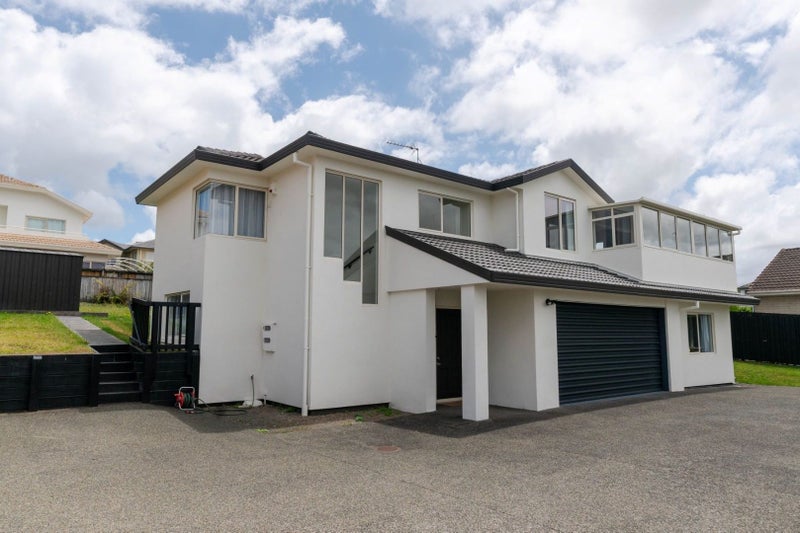 26 Whiting Grove, West Harbour, Auckland - Carousel 1