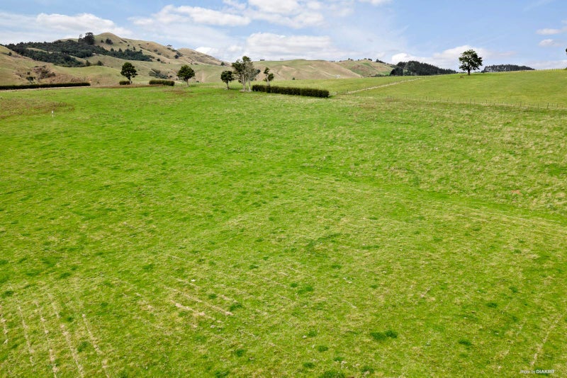 10 Puketutu Road, Bombay - Carousel 6