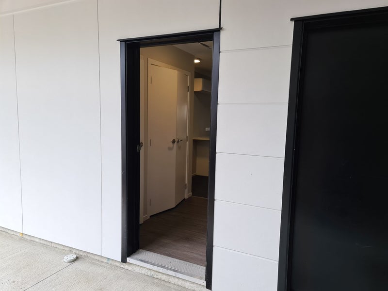 4/17 Vialou Street, Hamilton Central, Hamilton - Carousel 2