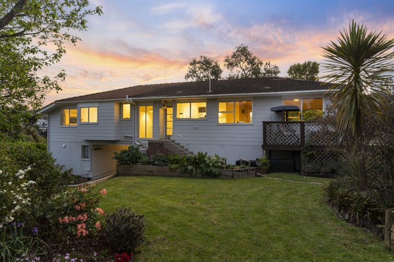35 Normanton Street, Glenfield, Auckland - Carousel 1