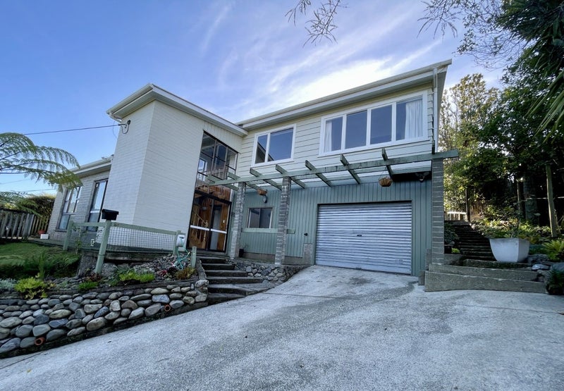 19 Vista Crescent, Maoribank, Upper Hutt - Carousel 17