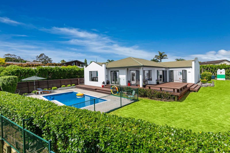 1 Kimberly Grove, Greenhithe, Auckland - Carousel 1