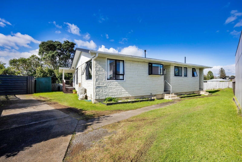7 Kelvin Place, Westown, New Plymouth - Carousel 1