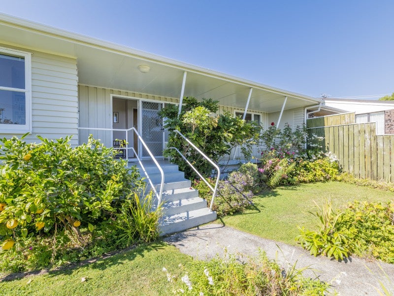 1 Huia Street, Waikanae, Kapiti - Carousel 2