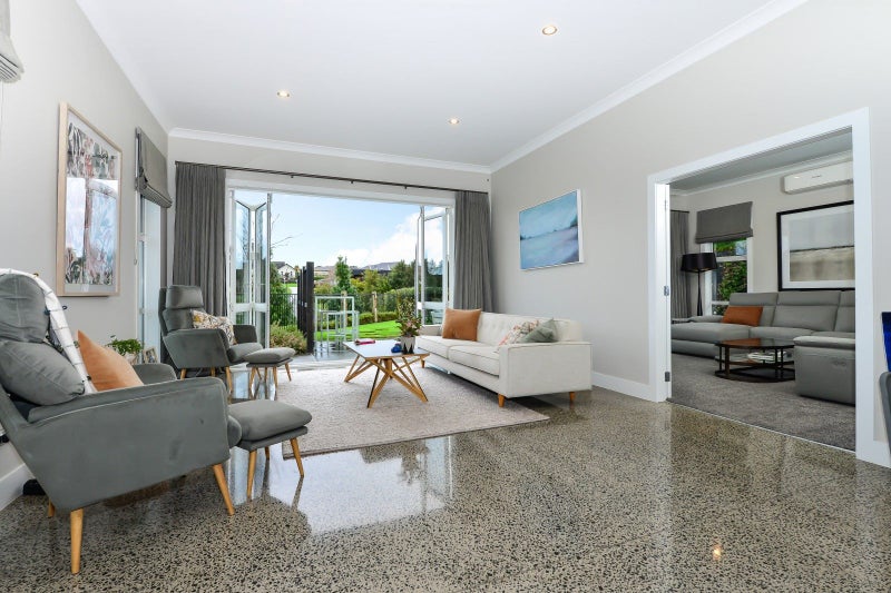 24 Petersburg Drive, Flagstaff, Hamilton - Carousel 2