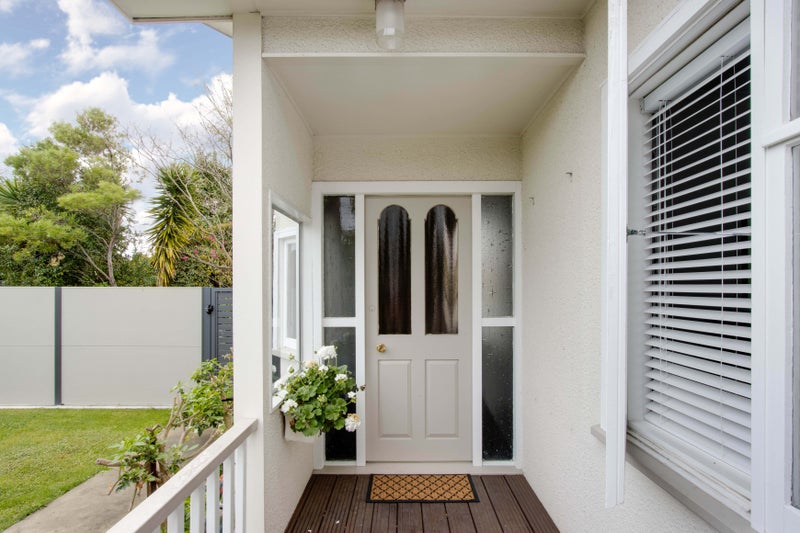 504 Grove Road, Mayfair, Hastings - Carousel 2