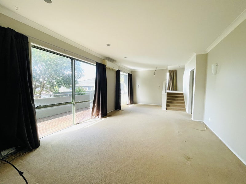 1/1 Te Akau Crescent, Bucklands Beach, Auckland - Carousel 2