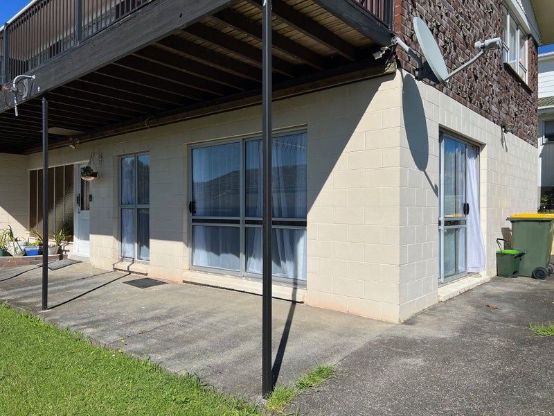 4 Pakira Avenue, Glendene, Auckland - Carousel 1
