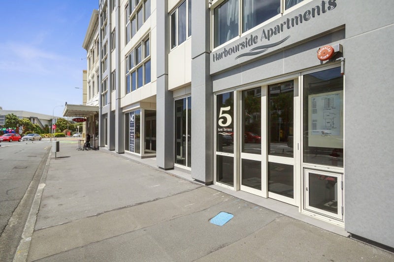 4E/5 Kent Terrace, Mount Victoria, Wellington - Carousel 1