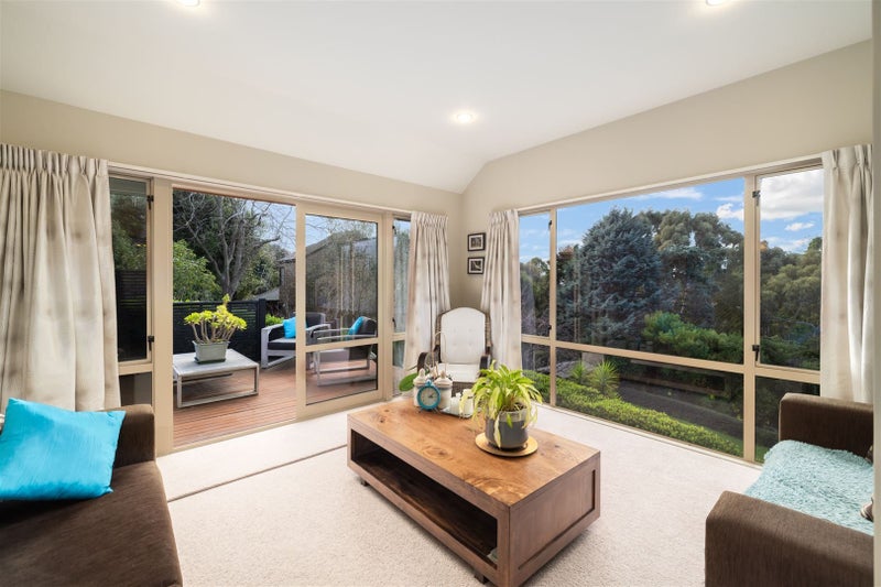 4 Studfold Row, Westmorland, Christchurch - Carousel 2