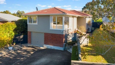 79 La Rosa Street, Green Bay, Auckland - Carousel 1