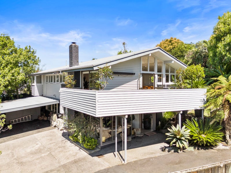 8 Potiki Place, Glen Innes, Auckland - Carousel 1