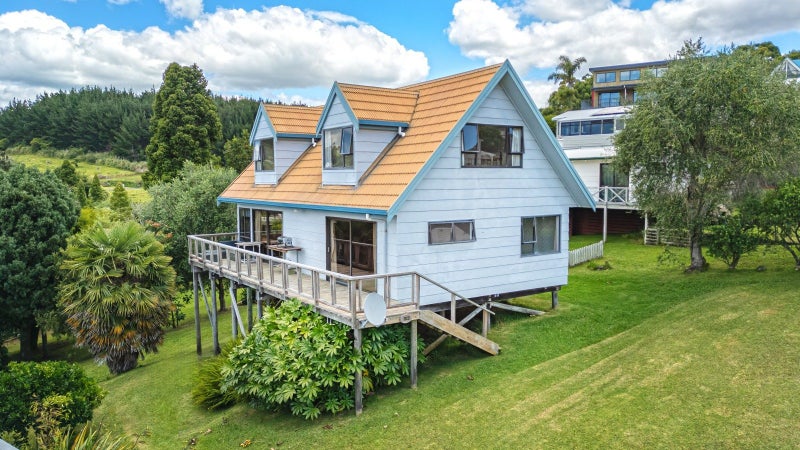 131 Tuna Place, Onemana, Whangamatā - Carousel 1